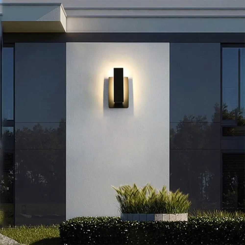 VIRIDIAN | Elegant Weatherproof LED Wall Light for Outdoor Spaces