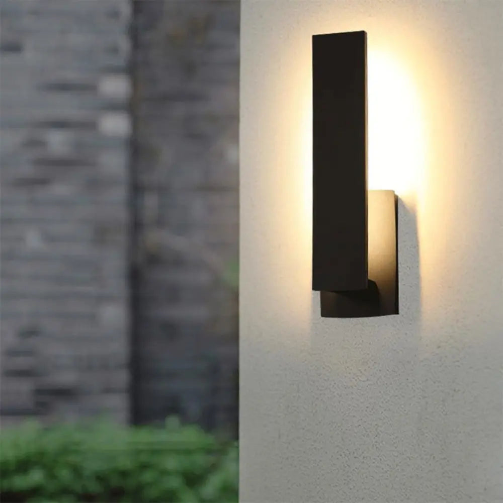 VIRIDIAN | Elegant Weatherproof LED Wall Light for Outdoor Spaces