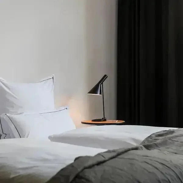 ECLYSIA | Sculptural LED Task & Reading Lamp with Warm, Glare-Free Light