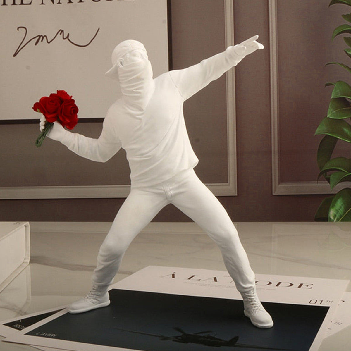 Seltyn – Banksy Flower Rioter Sculpture