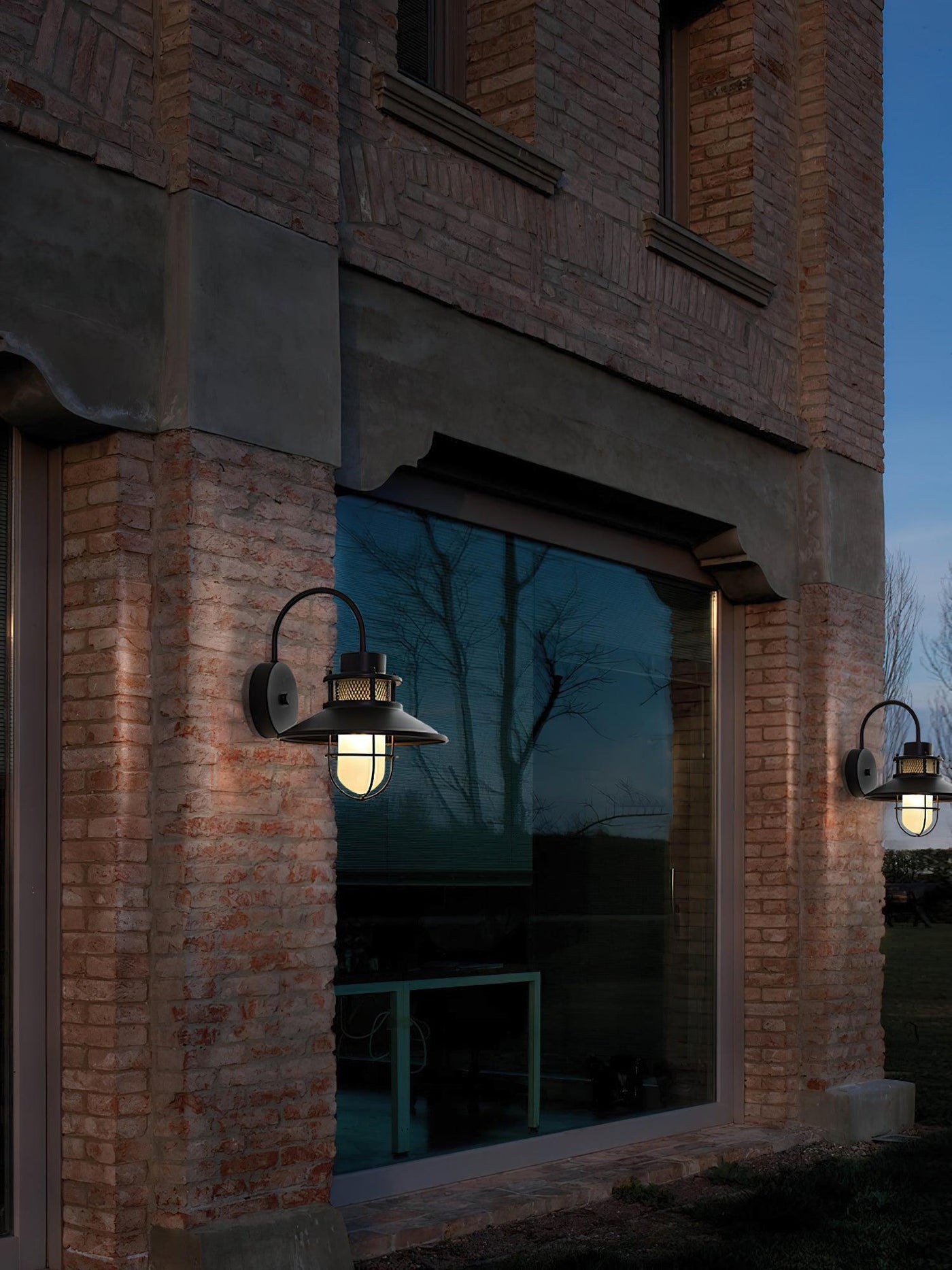 LUXORA - Elegant Outdoor Lamp for Stylish Spaces