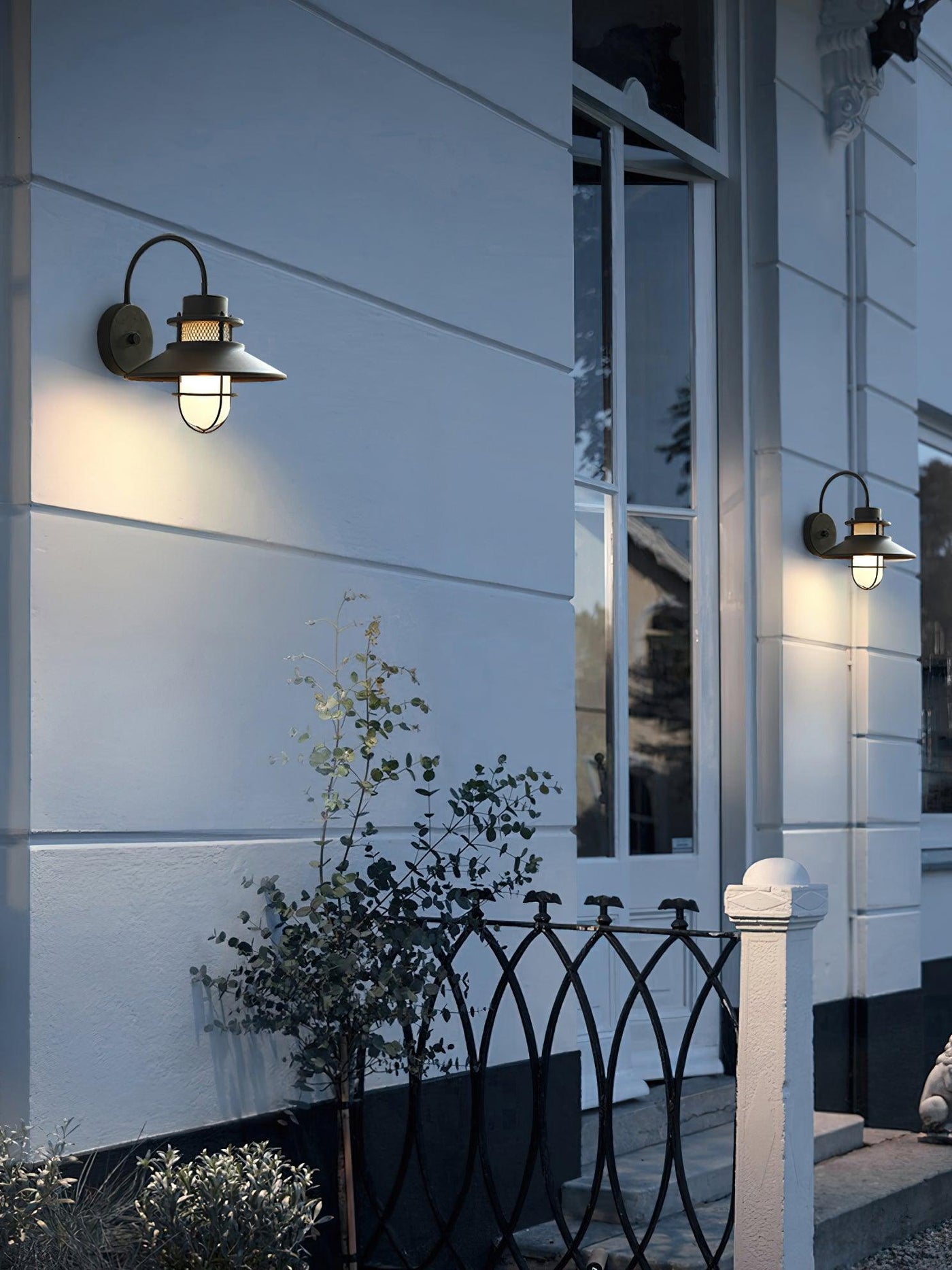 LUXORA - Elegant Outdoor Lamp for Stylish Spaces