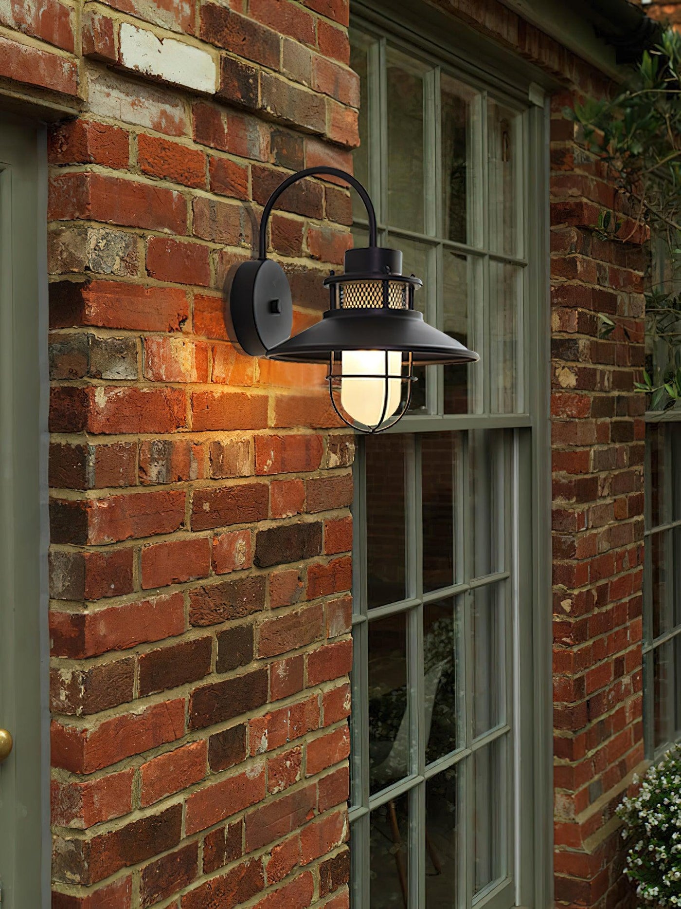 LUXORA - Elegant Outdoor Lamp for Stylish Spaces