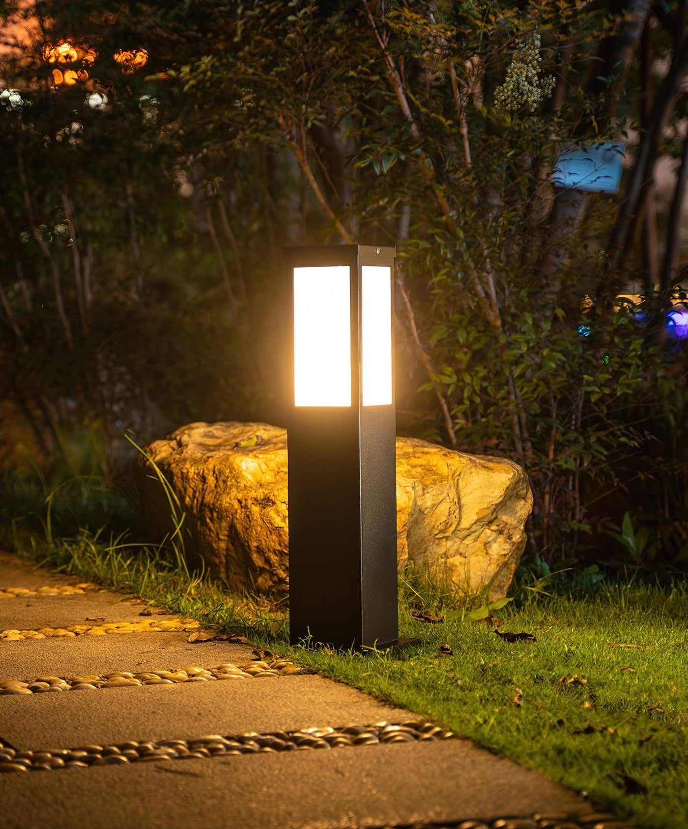 LUMINA ARCH - Sleek Outdoor Bollard Light for Modern Spaces