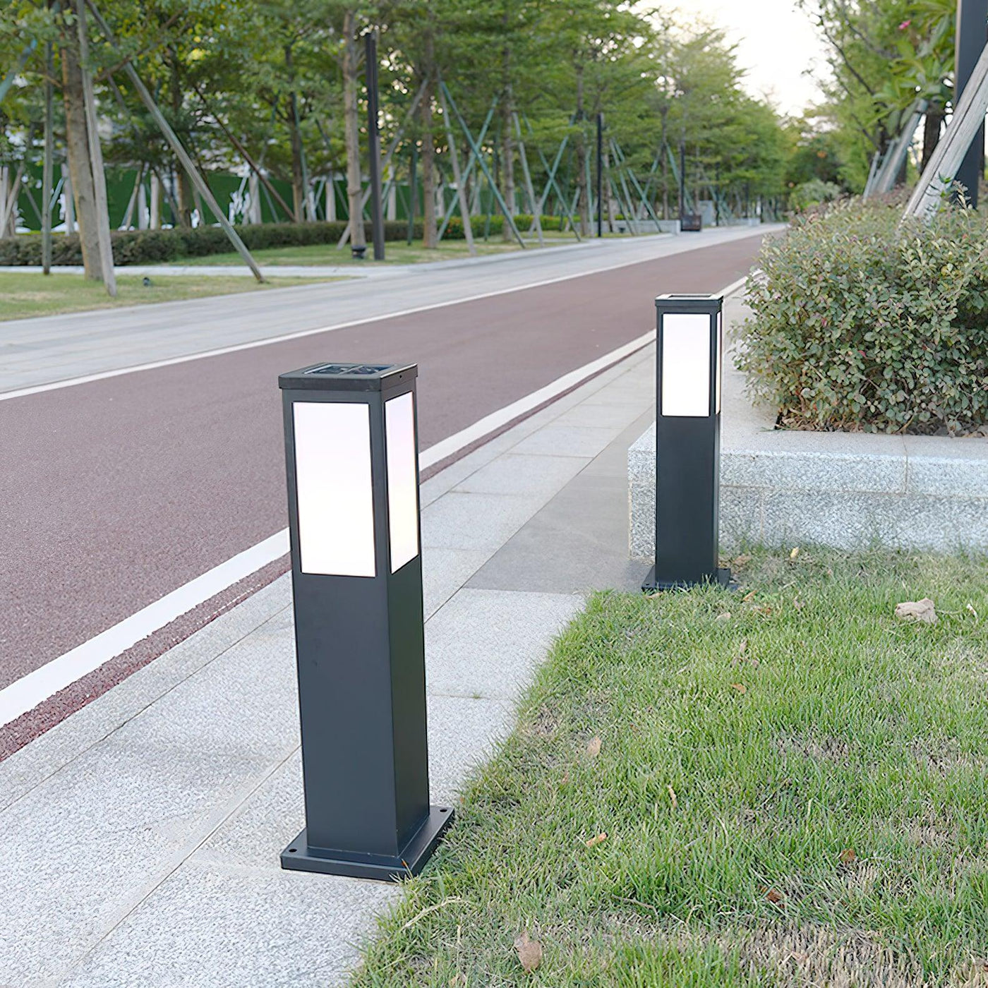 LUMINA ARCH - Sleek Outdoor Bollard Light for Modern Spaces