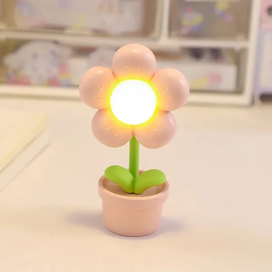 Seltyn - Small Flower-Shaped Table Lamp