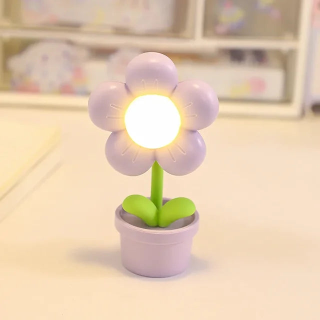 Seltyn - Small Flower-Shaped Table Lamp