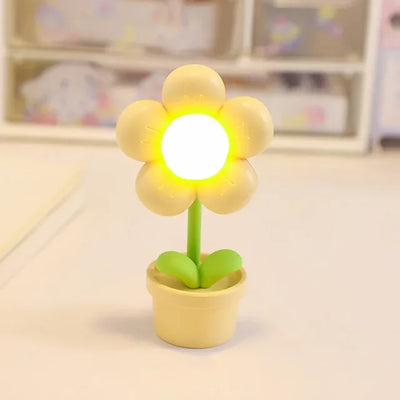 Seltyn - Small Flower-Shaped Table Lamp