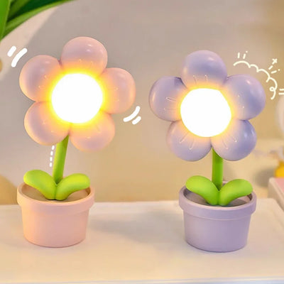 Seltyn - Small Flower-Shaped Table Lamp