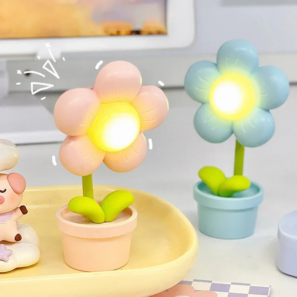 Seltyn - Small Flower-Shaped Table Lamp