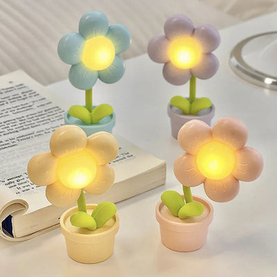 Seltyn - Small Flower-Shaped Table Lamp