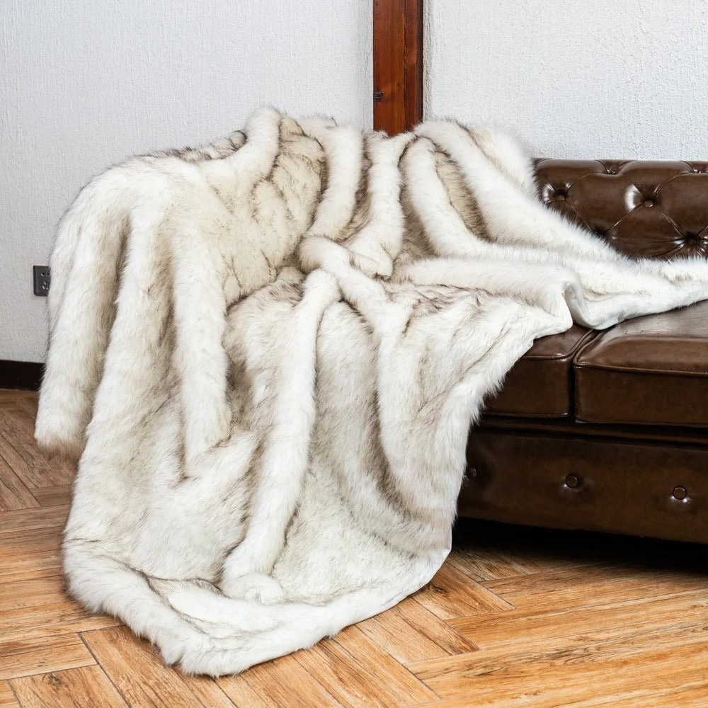 LuxeFur – Luxurious Faux Fur Blanket