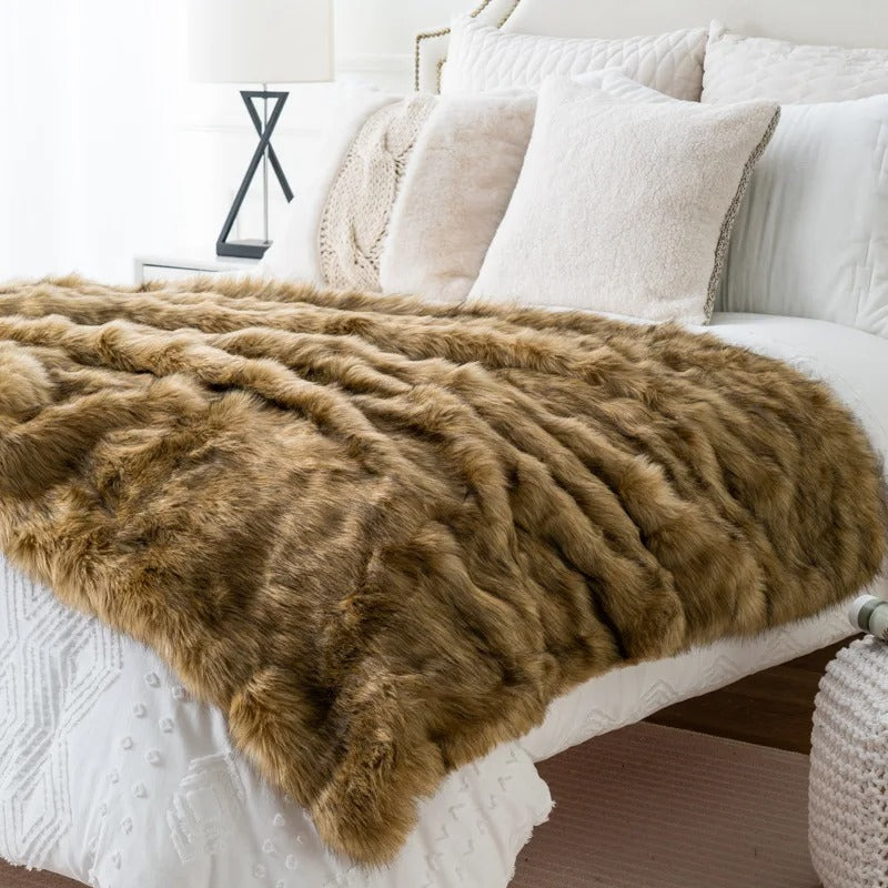 LuxeFur – Luxurious Faux Fur Blanket