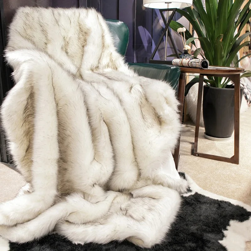 LuxeFur – Luxurious Faux Fur Blanket