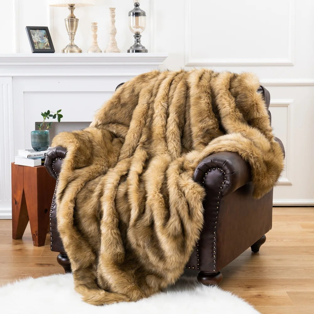 LuxeFur – Luxurious Faux Fur Blanket